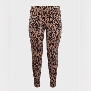 Torrid Leopard print leggings, size 2 (18-20)